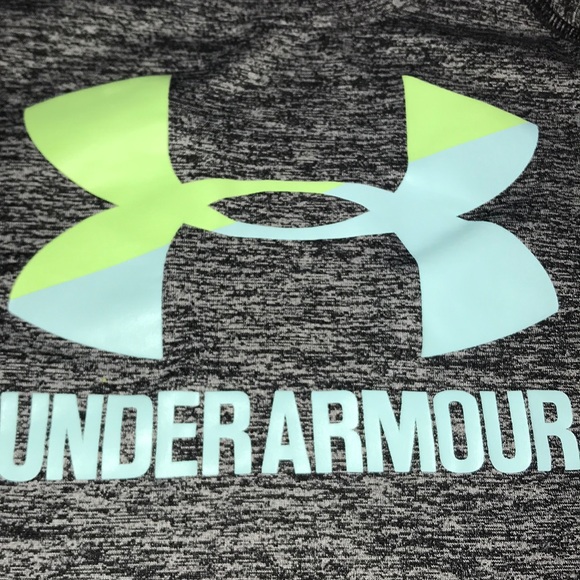 Little girls under armor shirt size youth medium❤️ - Picture 2 of 8
